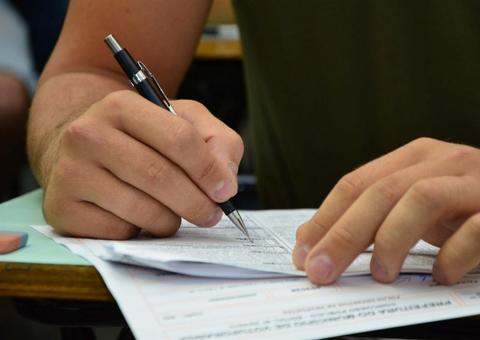 Prefeitura divulga edital de processo seletivo com salários de até R$ 19,5 mil no Amazonas