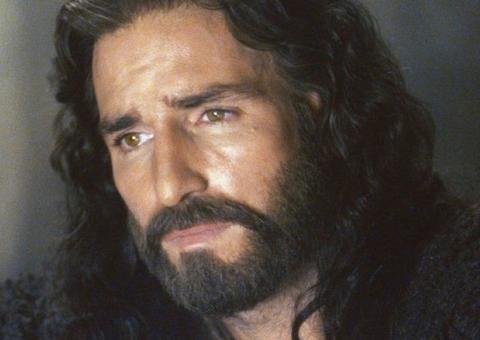 Jim Caviezel afirma que sofreu ferimentos reais nas gravações de A Paixão de Cristo