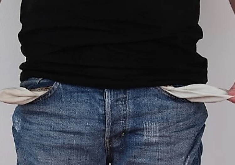 Casal é multado por quebrar quarentena e fazer sexo em carro    	