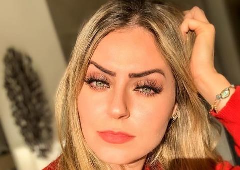 Paula Von Sperling ostenta bumbum gigante na web e impressiona fãs