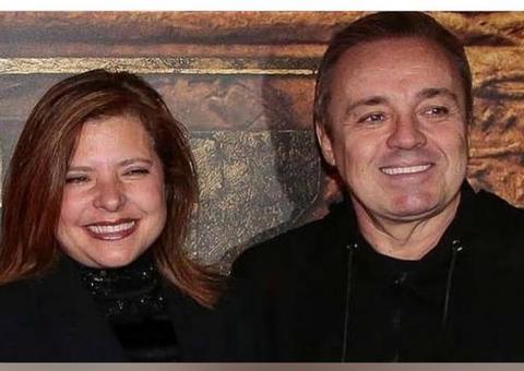 Rose Miriam posta foto aos beijos com Gugu Liberato e dispara: 'Encontro de uma só alma'