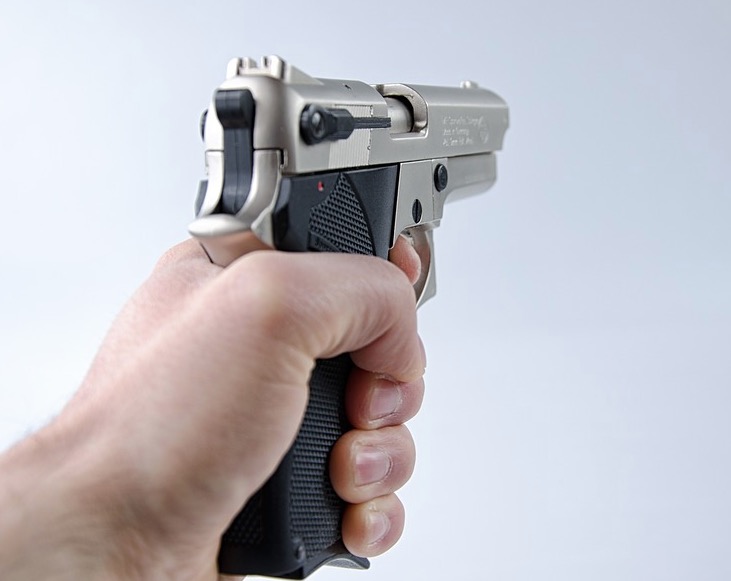 Homem fica gravemente ferido ao ser baleado durante assalto em Manaus