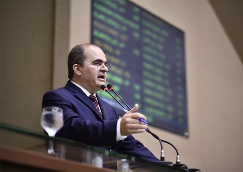 Deputado pede licença de 60 dias para dirigir rede hospitalar em Manaus