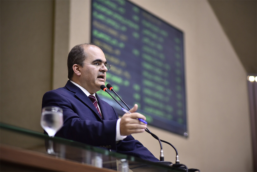 Deputado pede licença de 60 dias para dirigir rede hospitalar em Manaus