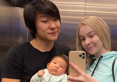 Com apenas 2 meses, filho do ex-BBB Pyong Lee conquista mais seguidores que ex-participantes do BBB20