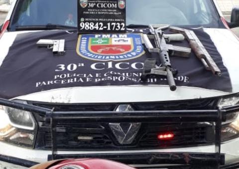 Polícia rastreia moto roubada e encontra arsenal de armas caseiras em Manaus