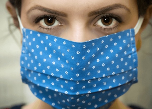 Prefeito assina decreto que recomenda uso de máscaras de pano em Manaus