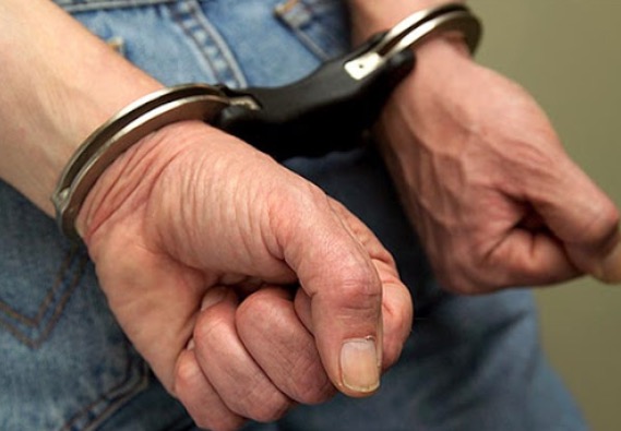 Trio assalta ônibus, mas acaba preso após dono rastrear iPhone em Manaus