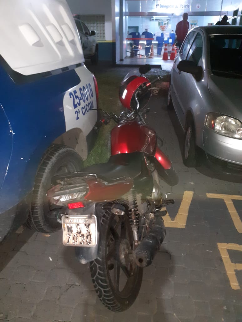 Casal é preso após roubar motocicleta em Manaus 