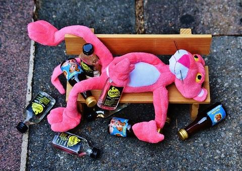 Bebida alcóolica deve ser restringida na quarentena por coronavírus, diz OMS