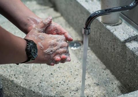 Brasil ultrapassa 28 mil infectados e número de mortes por coronavírus vai a 1.736