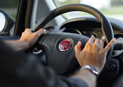 Em Manaus, Justiça perdoa pai que matou filha atropelada ao dar marcha ré no carro