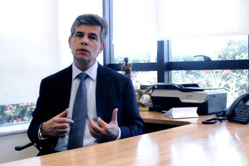 Bolsonaro se reúne em Brasília com possível substituto de Mandetta