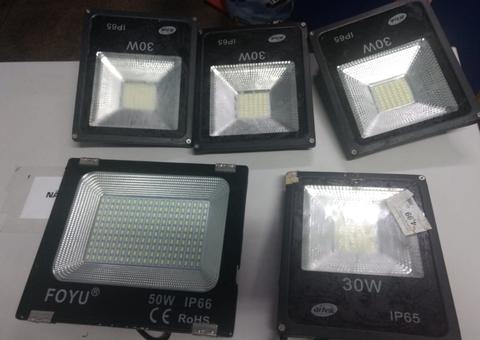 Jovem é preso após invadir loja de shopping para roubar refletores em Manaus