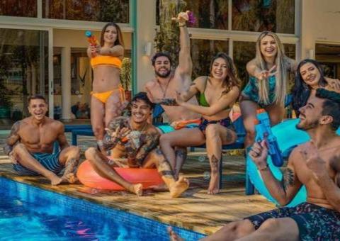 Soltos em Floripa: Após polêmica com figurante, Justiça determina retirada de cenas de sexo