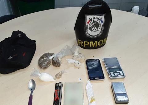 Dupla que vendia drogas em rua de Manaus é presa após denúncia anônima 