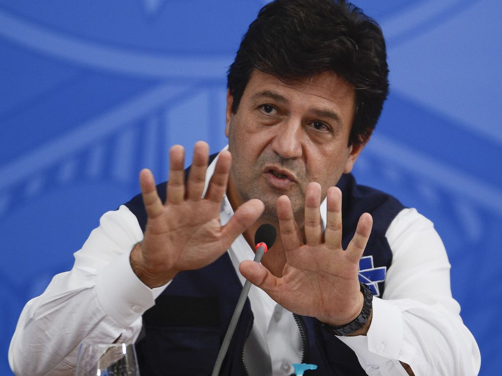 Mandetta anuncia que foi demitido por Bolsonaro 