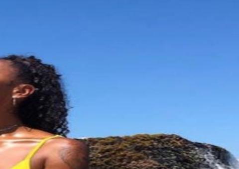 Irmã de Gracyanne Barbosa mostra curvas turbinadas de biquíni 