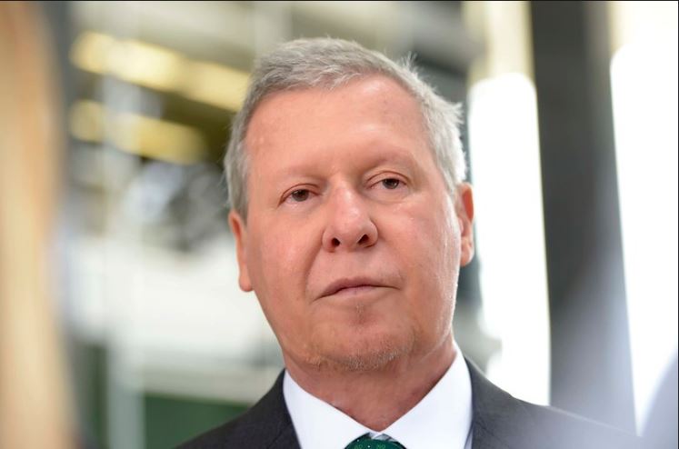 'O presidente precisa admitir que estava errado', diz Arthur Neto