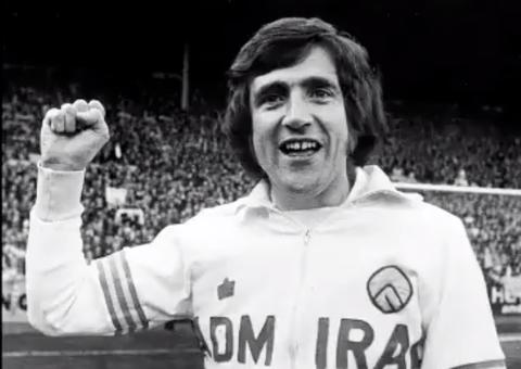 Zagueiro campeão mundial com a Inglaterra morre após contrair covid-19