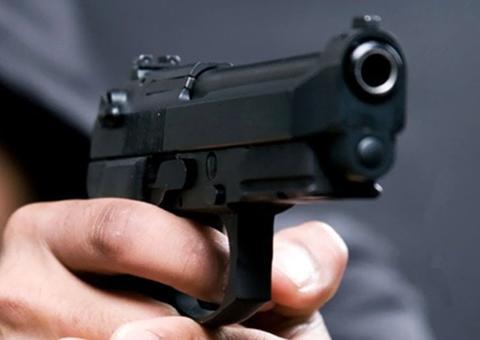 Criminosos invadem casa e fazem família refém durante assalto em Manaus