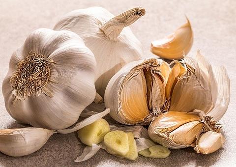 Chá de alho cura mesmo a gripe?