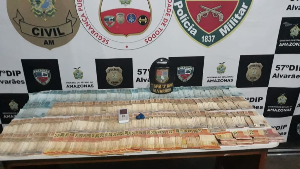 Dupla é presa com droga e mais de R$ 12 mil no rio Solimões, no Amazonas