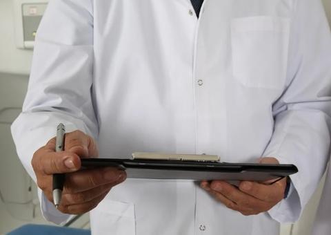 Após salários atrasados, mais de 500 médicos deixaram Manaus