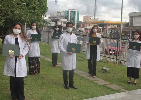 UEA antecipa colação para que profissionais da saúde atuem no combate ao coronavírus no Amazonas