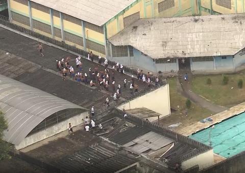 Menores sobem no telhado e queimam colchões durante rebelião no Rio