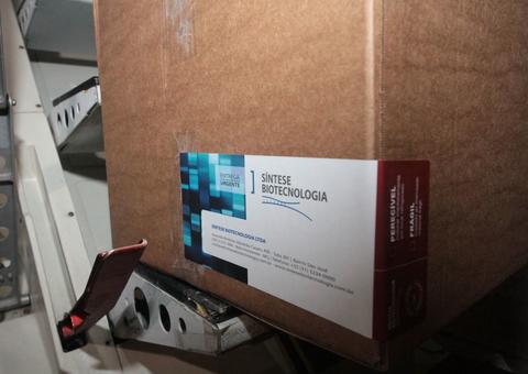 Amazonas recebe lote de insumos para 15 mil testes de Covid-19