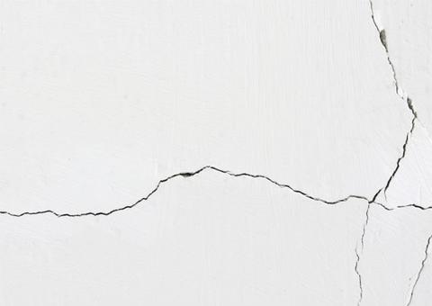 Terremoto no Brasil deixa moradores em pânico e causa estragos em casas