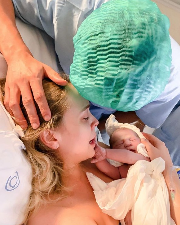 Nasce filha de Julio Cocielo e Tatá Estanieck; bebê já tem 730 mil seguidores