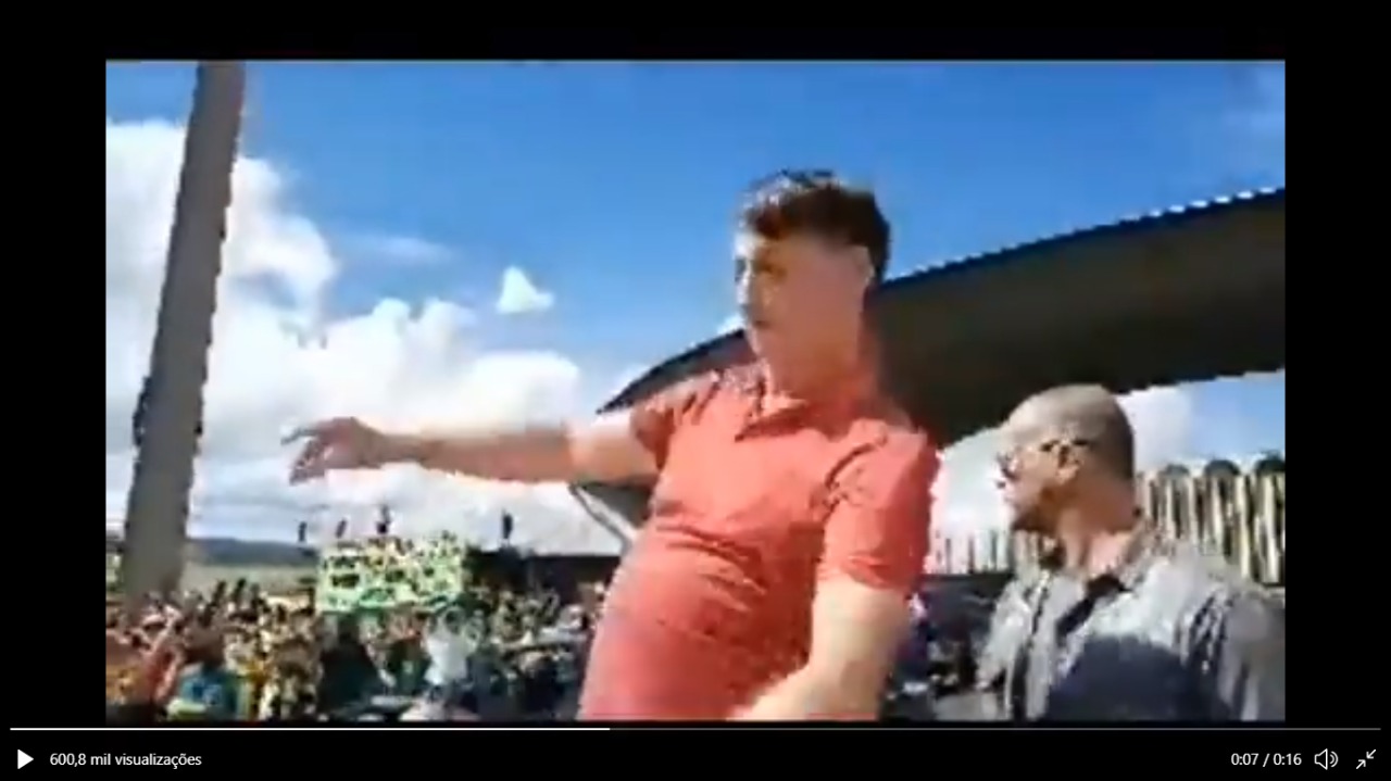 Bolsonaro participa de manifestação pelo fim da quarentena em Brasília