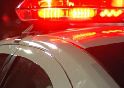 Homem é espancado por populares e preso após agredir companheira em Manaus