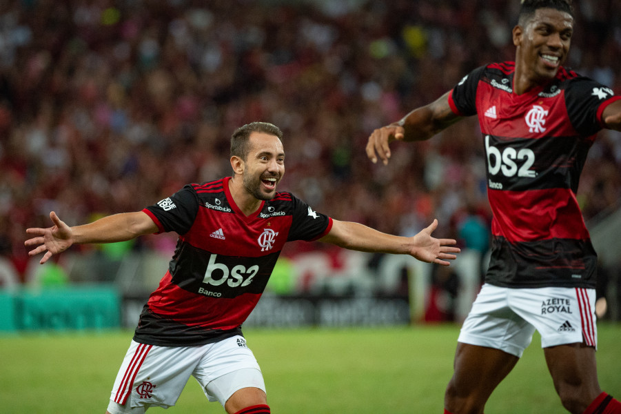 Flamengo libera marca para máscaras contra covid-19