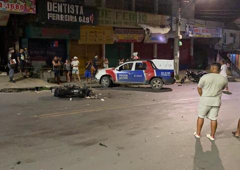 Em Manaus, motociclista morre e outro fica em estado grave após violenta colisão