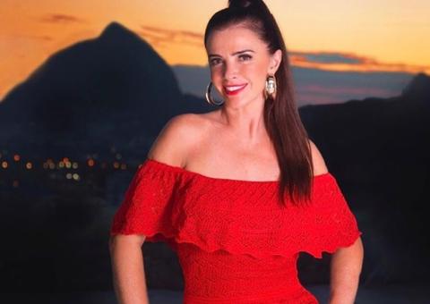 De fio-dental, Luma de Oliveira leva fãs à loucura ao mostrar bumbum gigante durante banho de piscina