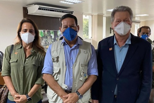 'Disse tudo o que eu tinha a dizer de desabafo', relata prefeito sobre reunião com Mourão, em Manaus 