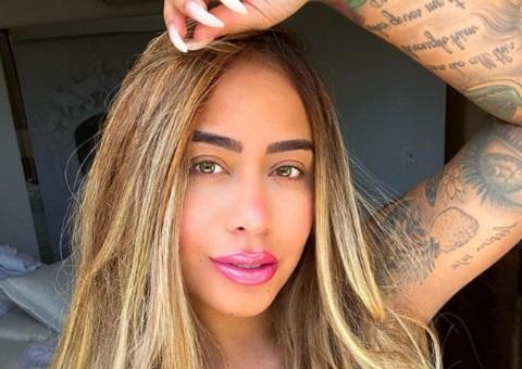 Com zíper aberto, Rafaella Santos abusa na sensualidade e enlouquece fãs: 'Eita papai'