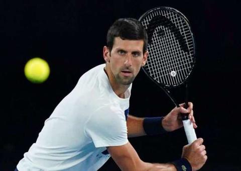 Tenista Djokovic revela ser contra vacinação obrigatória ao falar sobre coronavírus