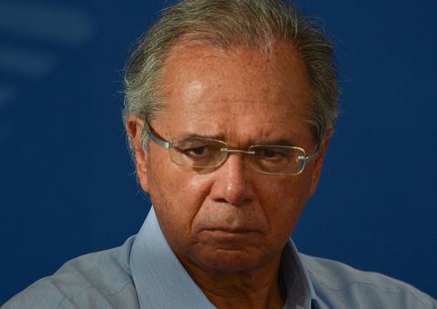 Preservar economia não significa sair do isolamento, diz Guedes