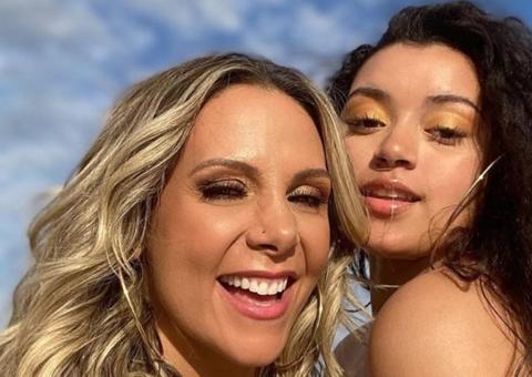 Filha de Carla Perez e Xanddy rouba a cena em live do Harmonia