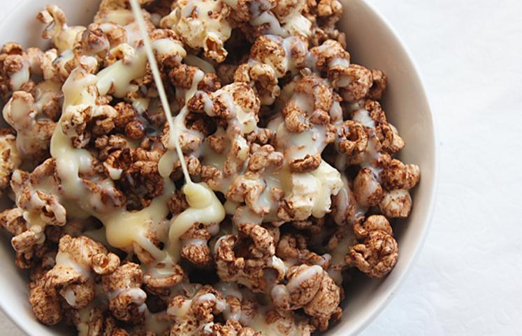 Aprenda a fazer três receitas diferentes de pipoca doce