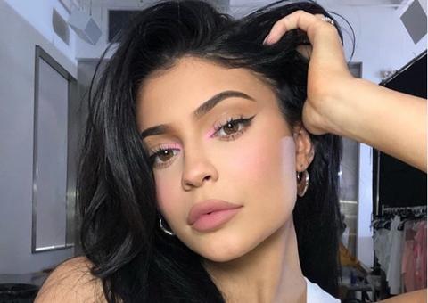 Kylie Jenner é flagrada sem maquiagem e internautas ficam perplexos 
