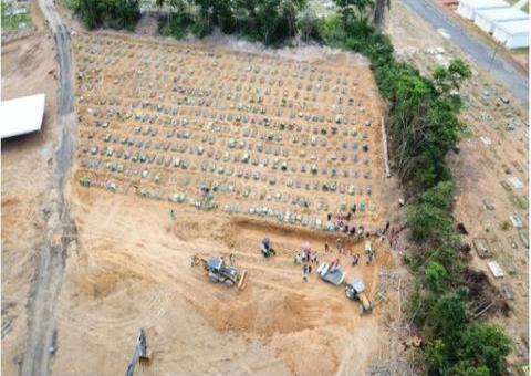Números de enterros em Manaus triplicam e chegam a 82 por dia