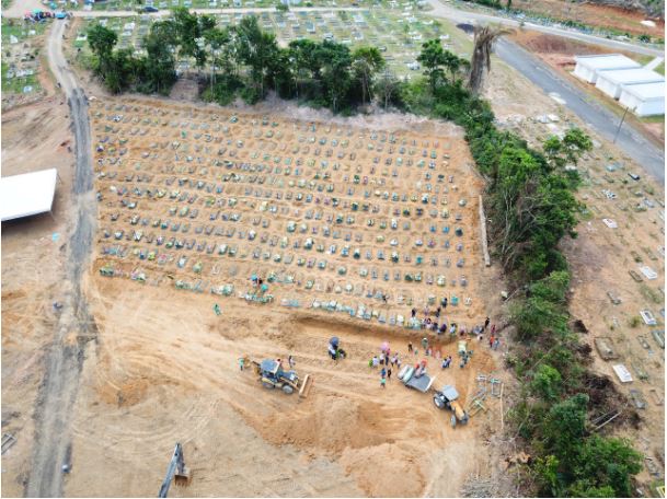 Números de enterros em Manaus triplicam e chegam a 82 por dia