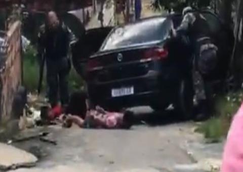 Vídeo mostra assaltantes sendo capturados após sequestro de motorista de app em Manaus 