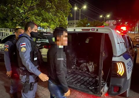Homem é preso ao vender peças de moto roubada para dono do veículo em Manaus