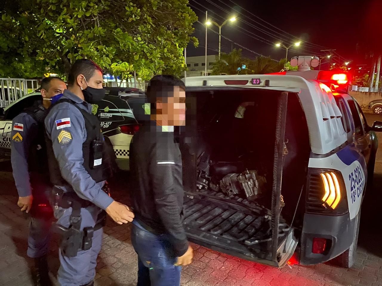 Homem é preso ao vender peças de moto roubada para dono do veículo em Manaus